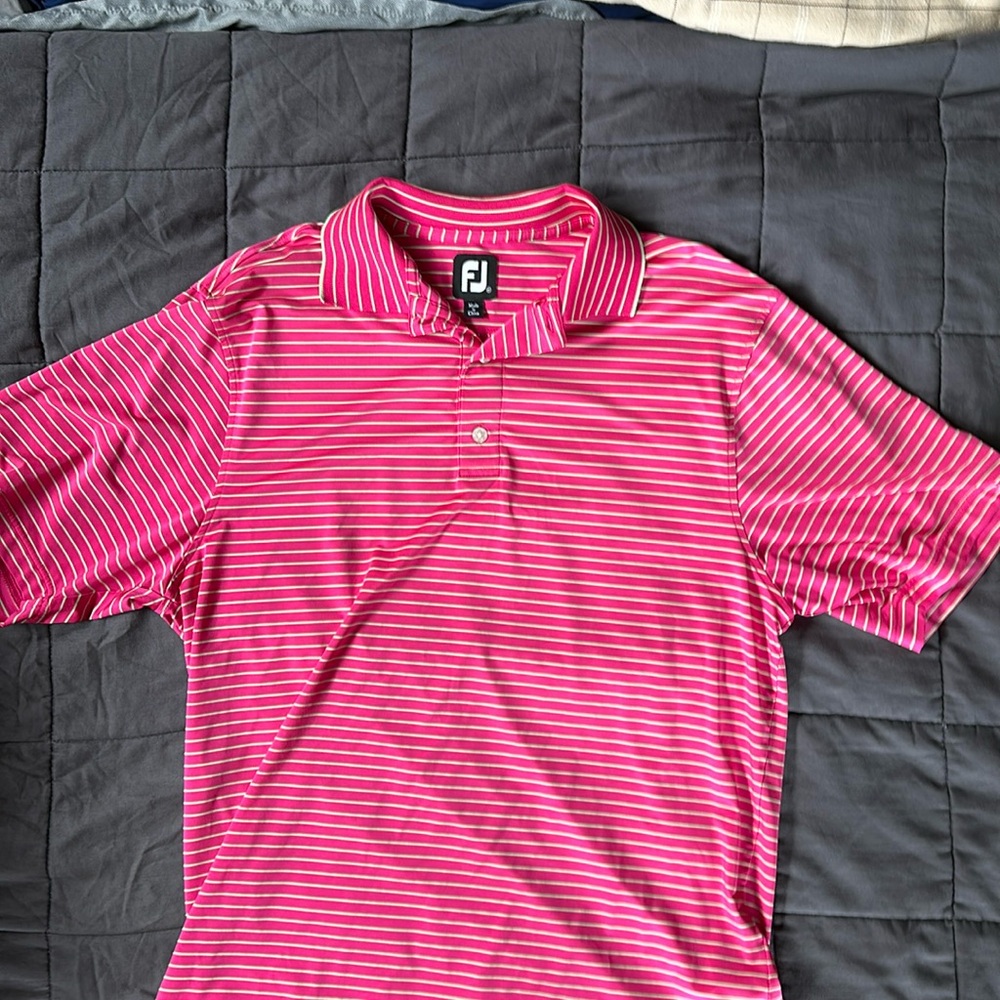 Footjoy golf polo with Buffalo Hills Golf on left sleeve size large.